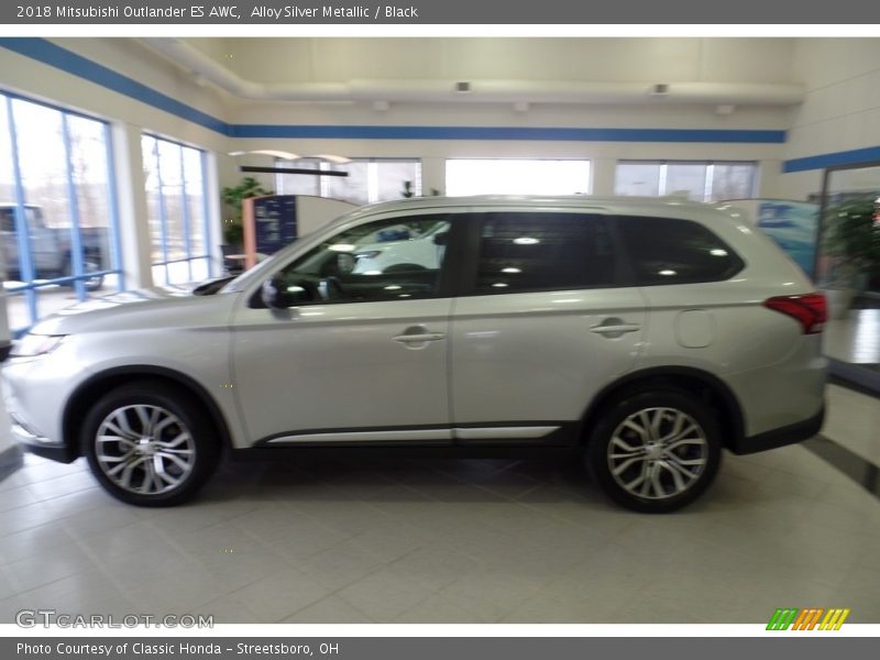 Alloy Silver Metallic / Black 2018 Mitsubishi Outlander ES AWC