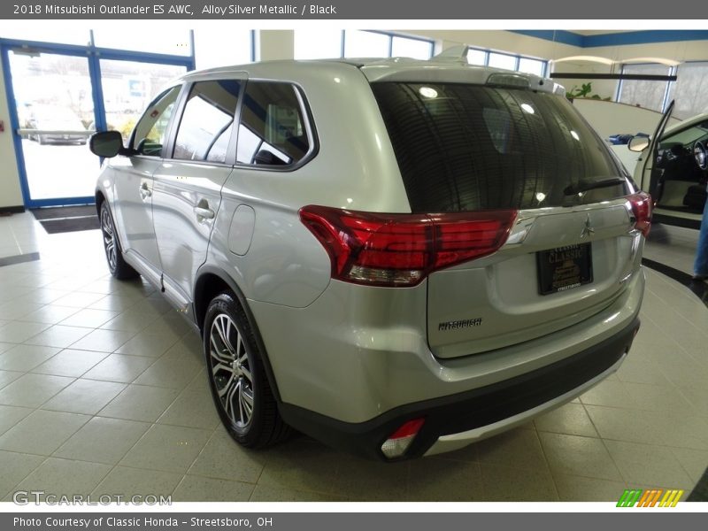 Alloy Silver Metallic / Black 2018 Mitsubishi Outlander ES AWC