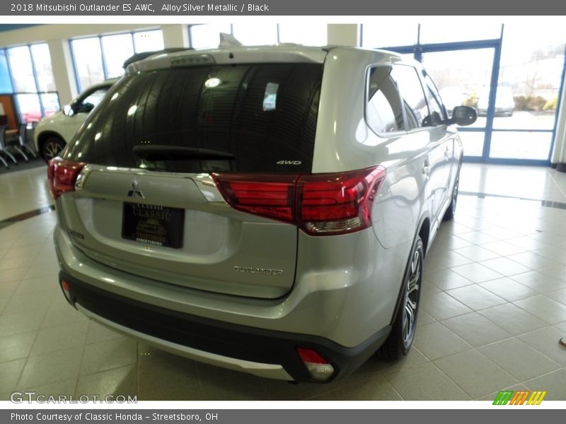 Alloy Silver Metallic / Black 2018 Mitsubishi Outlander ES AWC