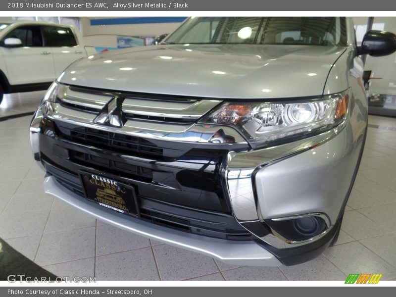 Alloy Silver Metallic / Black 2018 Mitsubishi Outlander ES AWC