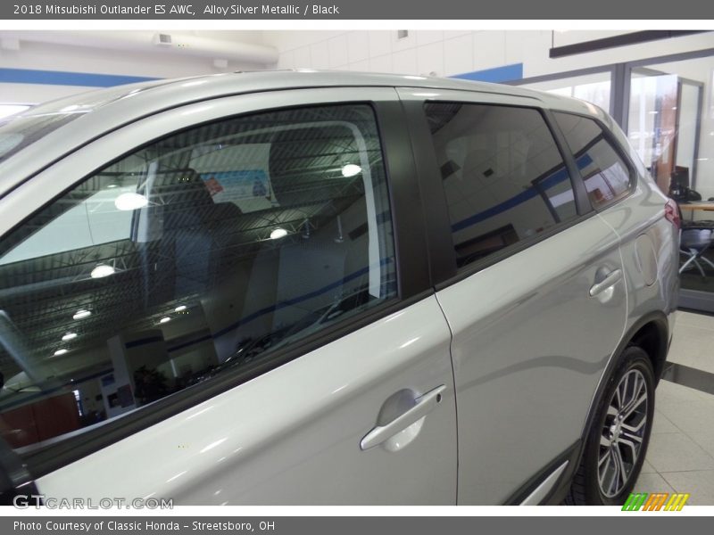 Alloy Silver Metallic / Black 2018 Mitsubishi Outlander ES AWC