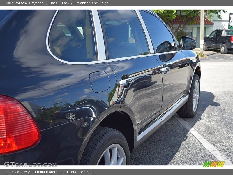 Basalt Black / Havanna/Sand Beige 2004 Porsche Cayenne S