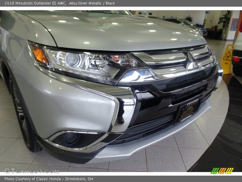 Alloy Silver Metallic / Black 2018 Mitsubishi Outlander ES AWC