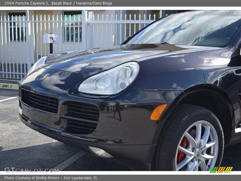 Basalt Black / Havanna/Sand Beige 2004 Porsche Cayenne S