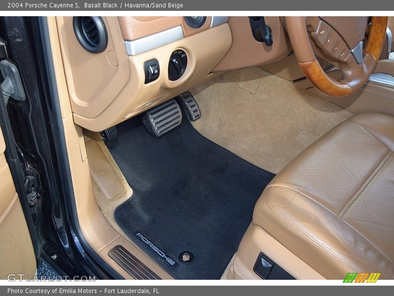 Basalt Black / Havanna/Sand Beige 2004 Porsche Cayenne S