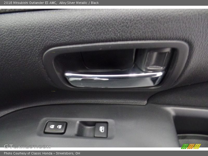 Alloy Silver Metallic / Black 2018 Mitsubishi Outlander ES AWC