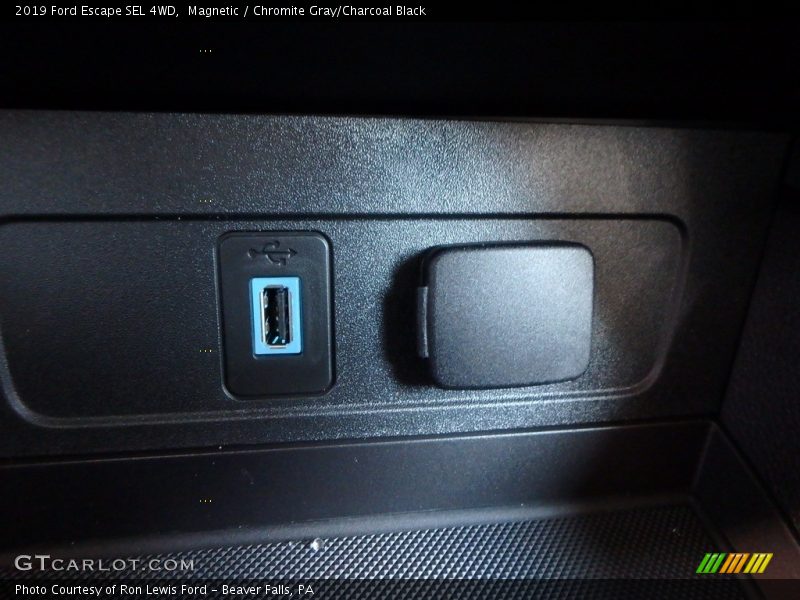 Magnetic / Chromite Gray/Charcoal Black 2019 Ford Escape SEL 4WD