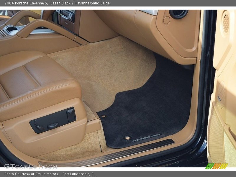 Basalt Black / Havanna/Sand Beige 2004 Porsche Cayenne S