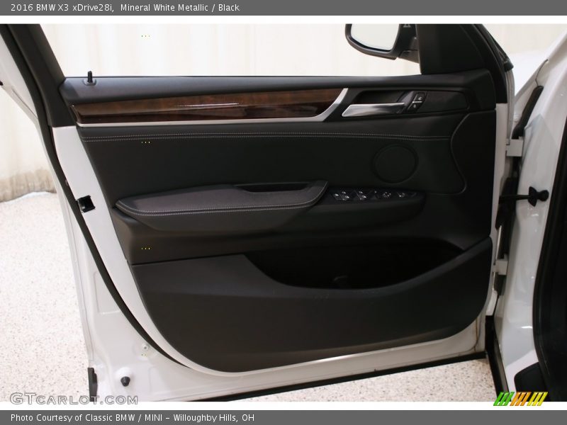 Mineral White Metallic / Black 2016 BMW X3 xDrive28i