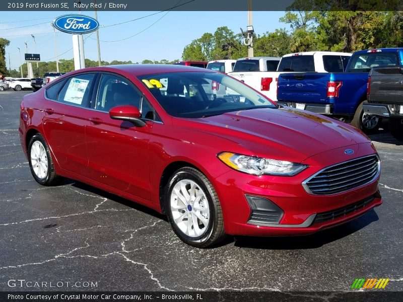 Front 3/4 View of 2019 Fusion SE