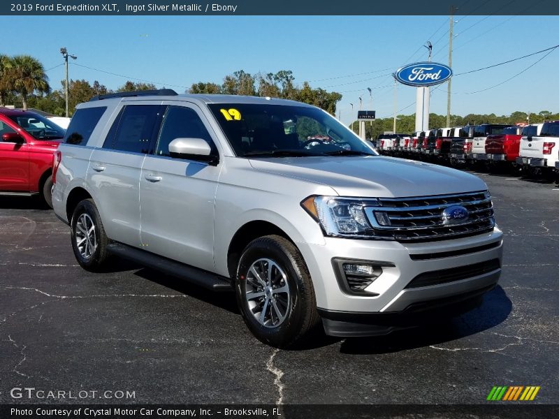 Front 3/4 View of 2019 Expedition XLT