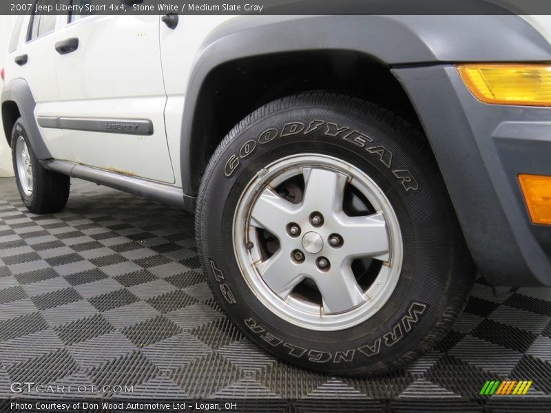 Stone White / Medium Slate Gray 2007 Jeep Liberty Sport 4x4