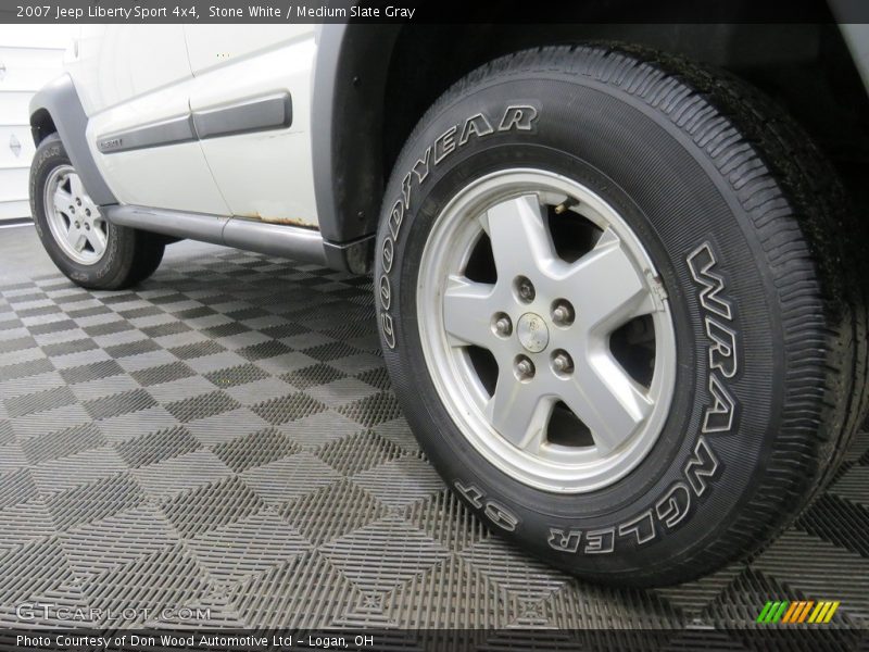 Stone White / Medium Slate Gray 2007 Jeep Liberty Sport 4x4