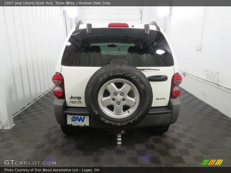 Stone White / Medium Slate Gray 2007 Jeep Liberty Sport 4x4