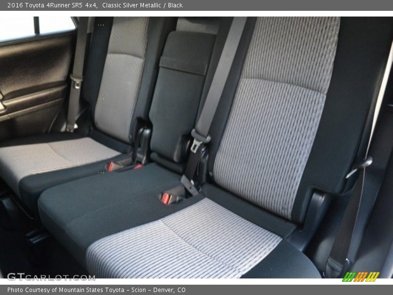 Classic Silver Metallic / Black 2016 Toyota 4Runner SR5 4x4