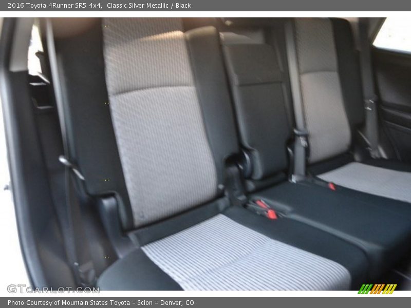 Classic Silver Metallic / Black 2016 Toyota 4Runner SR5 4x4
