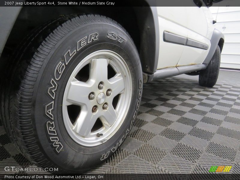 Stone White / Medium Slate Gray 2007 Jeep Liberty Sport 4x4