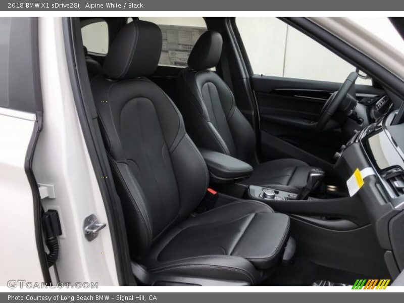 Alpine White / Black 2018 BMW X1 sDrive28i
