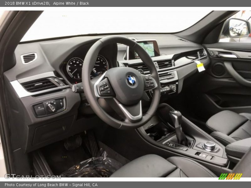 Alpine White / Black 2018 BMW X1 sDrive28i
