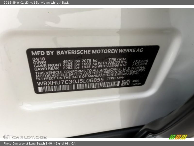 Alpine White / Black 2018 BMW X1 sDrive28i