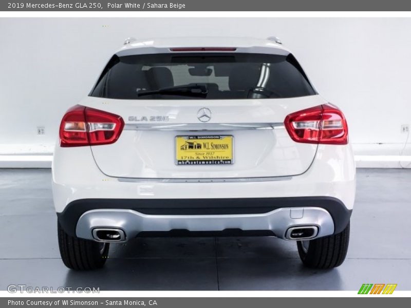 Polar White / Sahara Beige 2019 Mercedes-Benz GLA 250