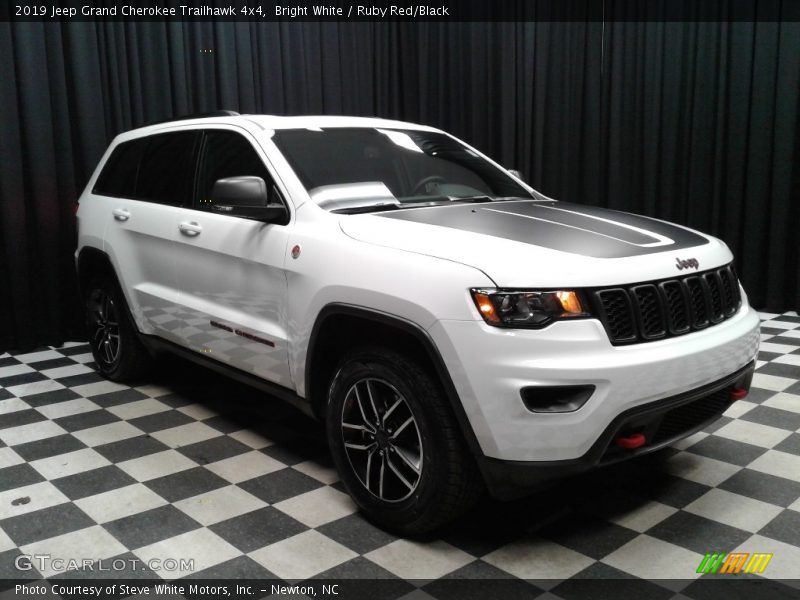 Bright White / Ruby Red/Black 2019 Jeep Grand Cherokee Trailhawk 4x4