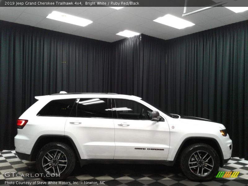 Bright White / Ruby Red/Black 2019 Jeep Grand Cherokee Trailhawk 4x4