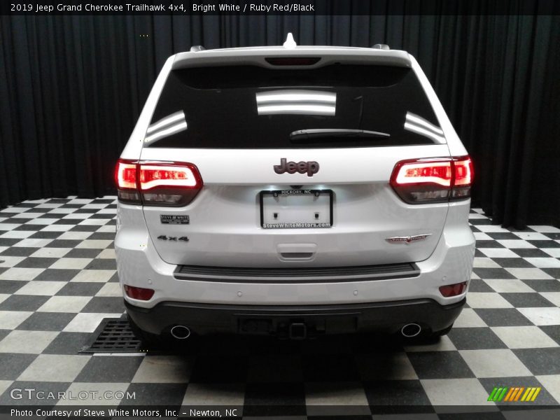 Bright White / Ruby Red/Black 2019 Jeep Grand Cherokee Trailhawk 4x4