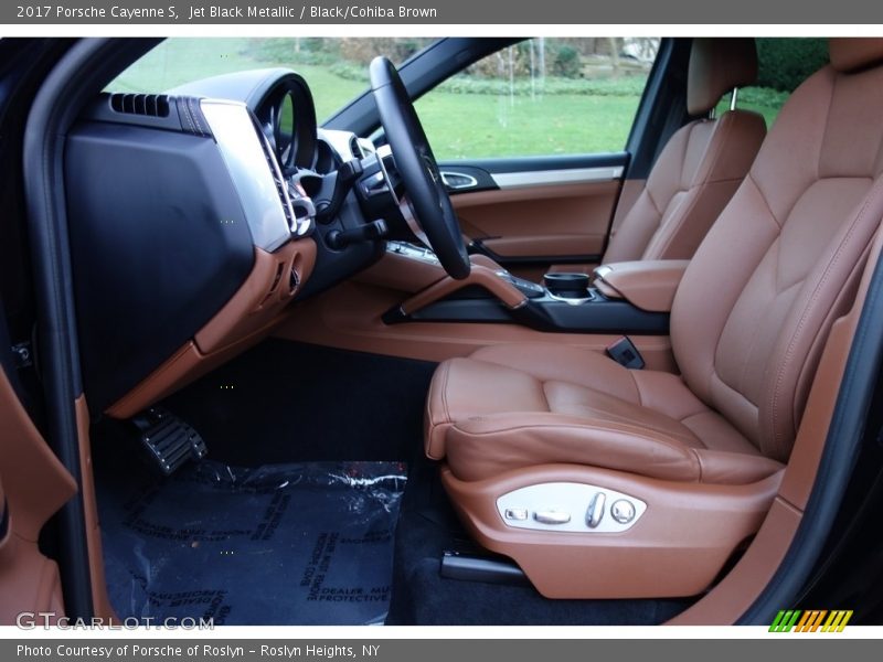 Front Seat of 2017 Cayenne S