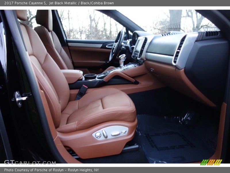 Front Seat of 2017 Cayenne S