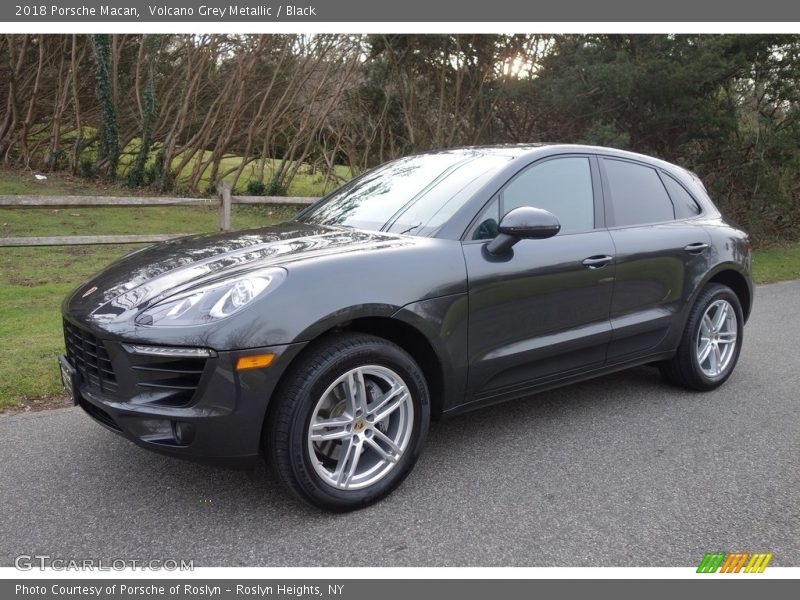 Volcano Grey Metallic / Black 2018 Porsche Macan