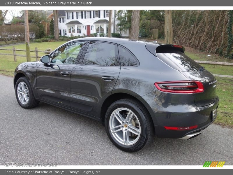 Volcano Grey Metallic / Black 2018 Porsche Macan