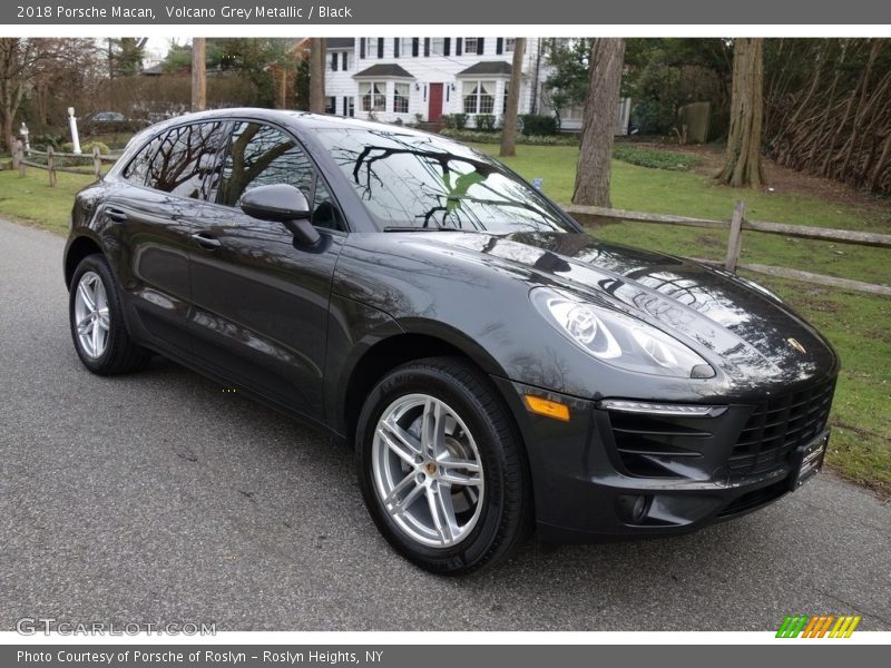 Volcano Grey Metallic / Black 2018 Porsche Macan