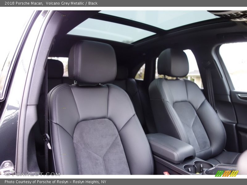 Volcano Grey Metallic / Black 2018 Porsche Macan