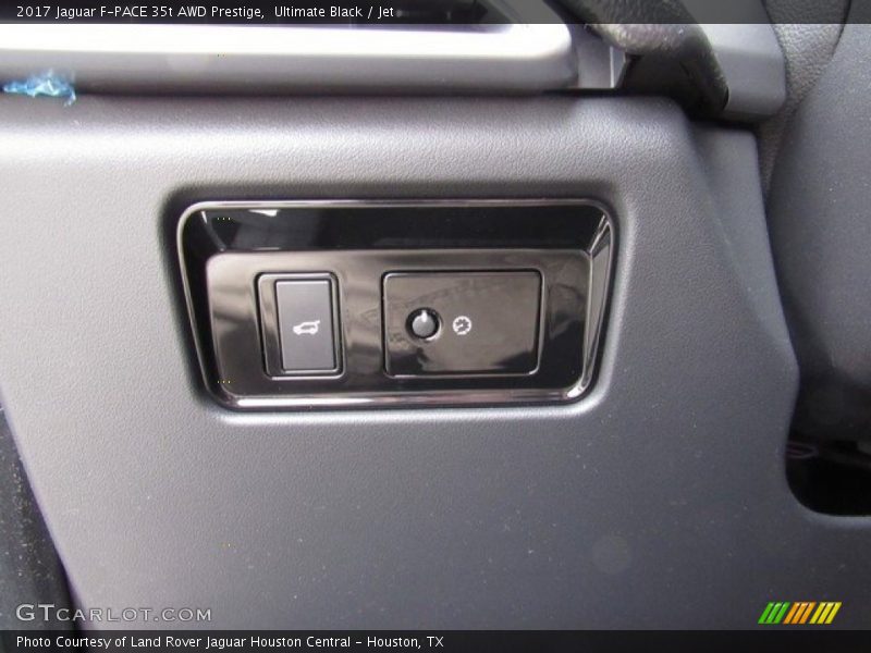 Ultimate Black / Jet 2017 Jaguar F-PACE 35t AWD Prestige