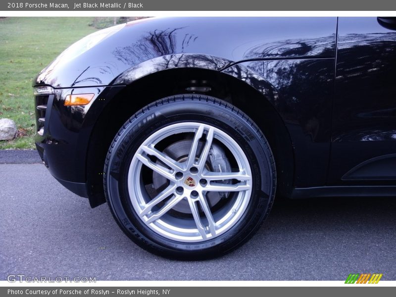 Jet Black Metallic / Black 2018 Porsche Macan