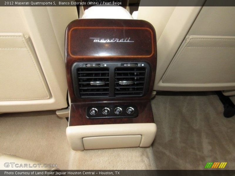 Bianco Eldorado (White) / Pearl Beige 2012 Maserati Quattroporte S