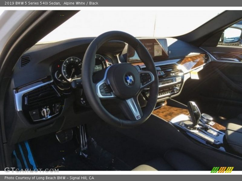 Alpine White / Black 2019 BMW 5 Series 540i Sedan