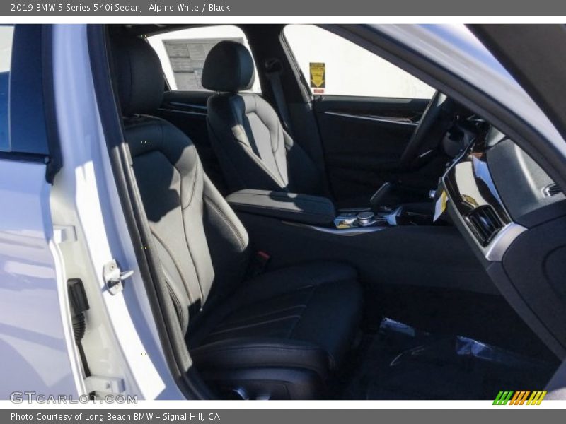 Alpine White / Black 2019 BMW 5 Series 540i Sedan
