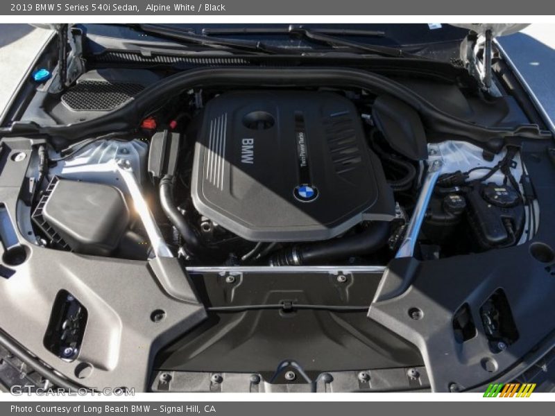 Alpine White / Black 2019 BMW 5 Series 540i Sedan