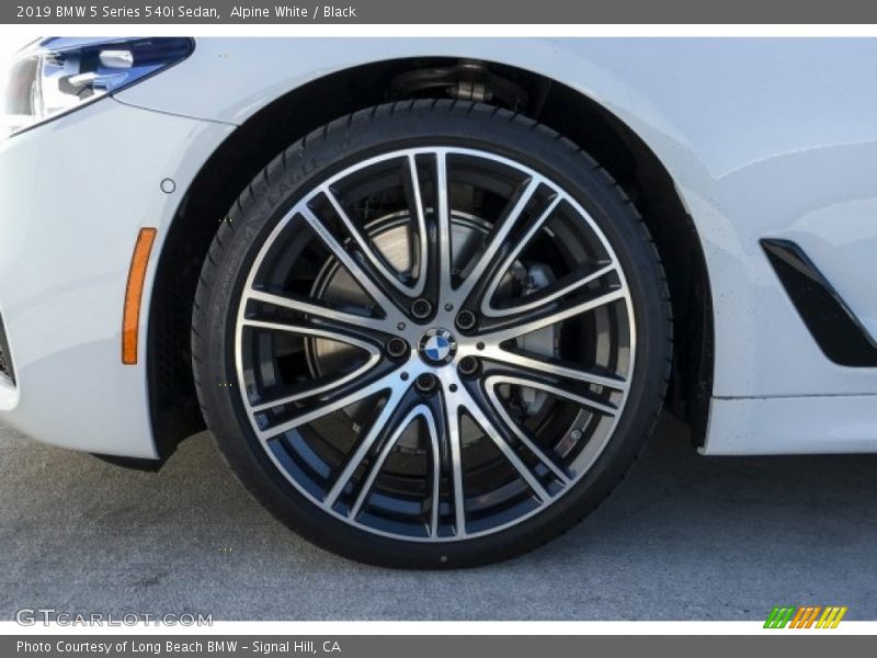 Alpine White / Black 2019 BMW 5 Series 540i Sedan