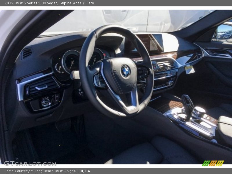 Alpine White / Black 2019 BMW 5 Series 530i Sedan