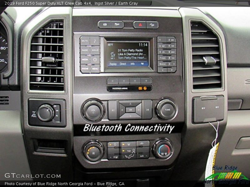 Ingot Silver / Earth Gray 2019 Ford F250 Super Duty XLT Crew Cab 4x4