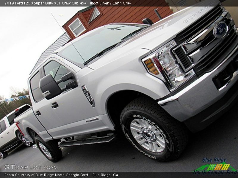 Ingot Silver / Earth Gray 2019 Ford F250 Super Duty XLT Crew Cab 4x4