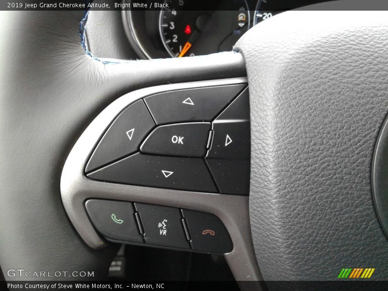 Bright White / Black 2019 Jeep Grand Cherokee Altitude