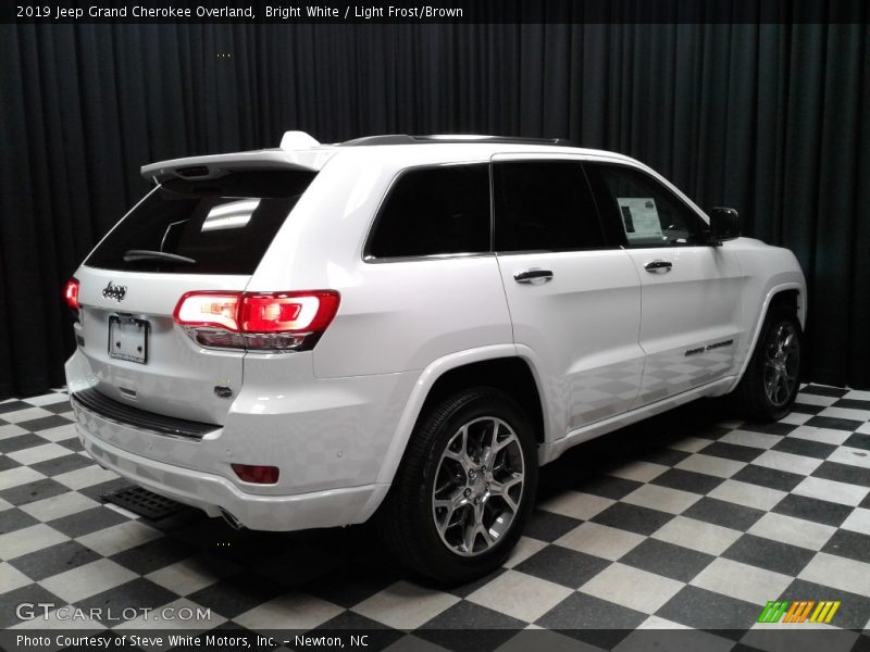 Bright White / Light Frost/Brown 2019 Jeep Grand Cherokee Overland