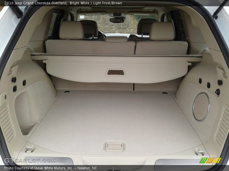  2019 Grand Cherokee Overland Trunk
