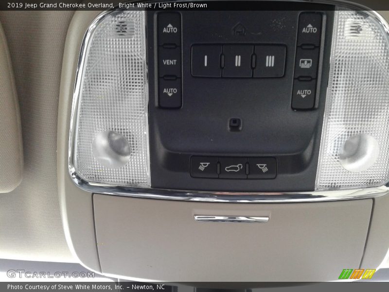 Bright White / Light Frost/Brown 2019 Jeep Grand Cherokee Overland