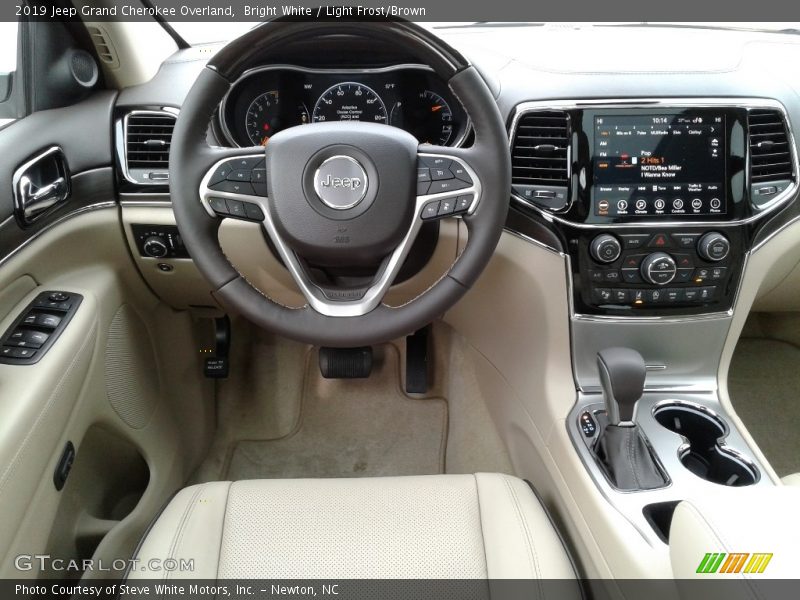 Dashboard of 2019 Grand Cherokee Overland