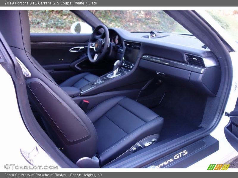 Dashboard of 2019 911 Carrera GTS Coupe